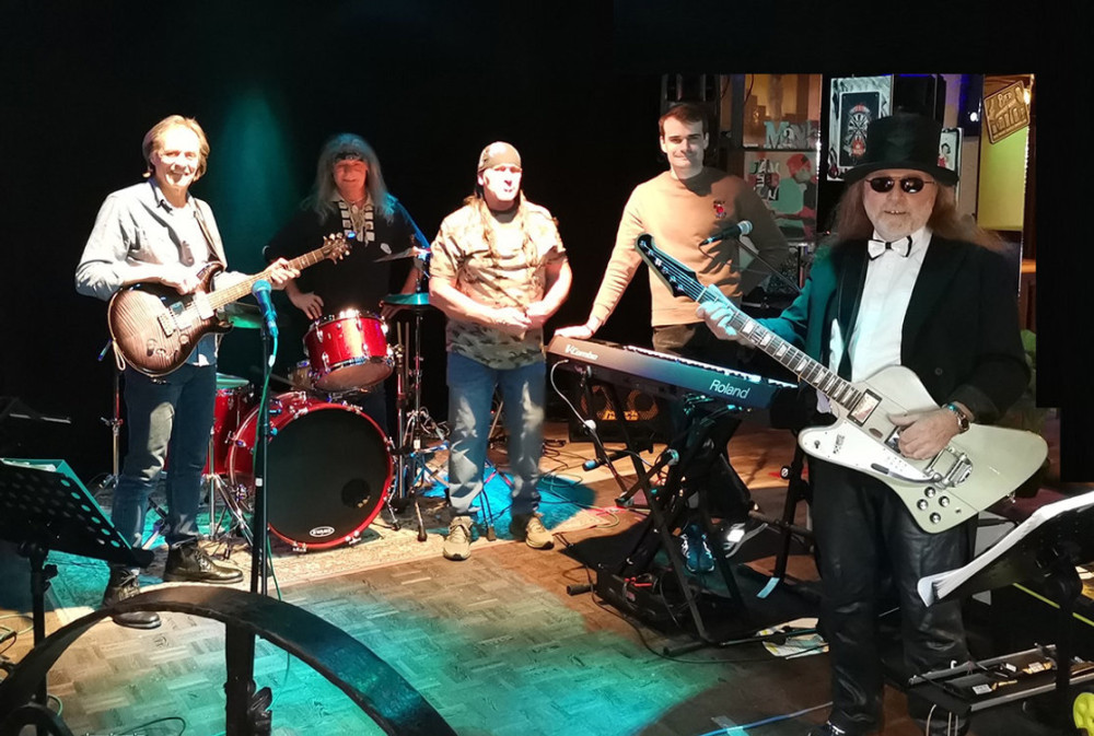 The Foxtail Cover Band (1/1)