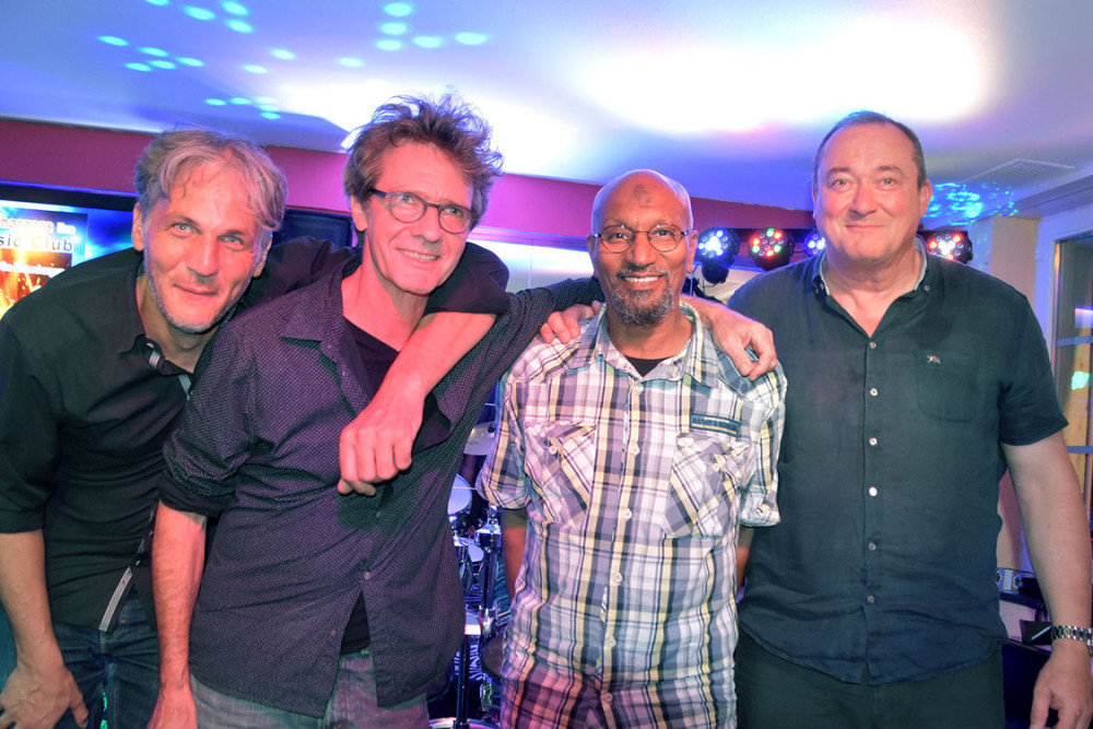 Pat & The Blueschargers (1/1)