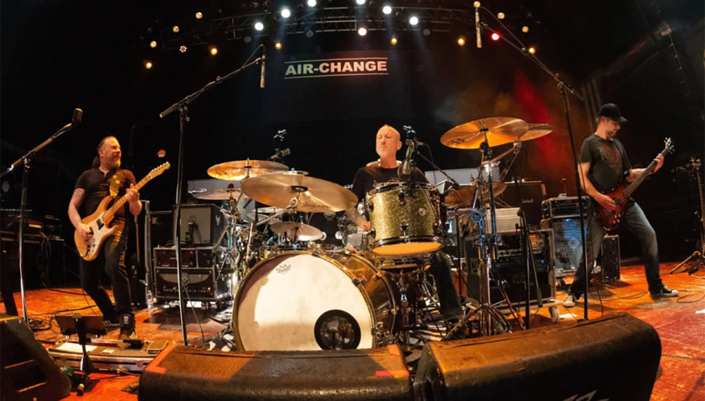 Air-Change, in Concert (1/1)